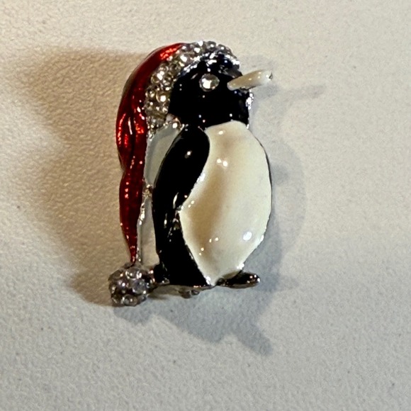 Penguin Brooch Christmas Hat Enamel Rhinestone Silver Tone Festive Holiday Pin - Picture 1 of 3